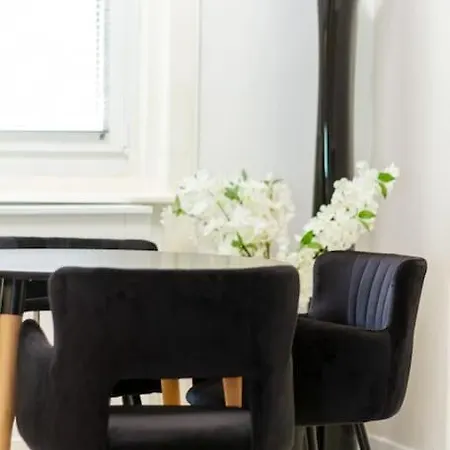 White Pearl Downtown Balcony By Nw Apartamento